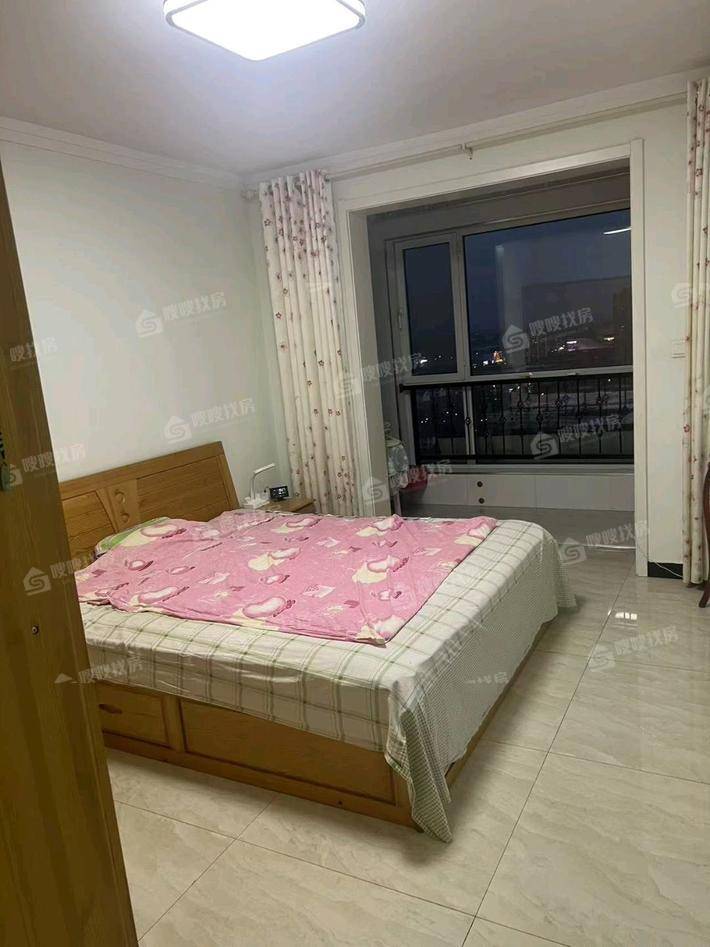 凤凰城（B区）3室2厅2卫135㎡