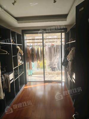 天成首府4室2厅3卫197㎡