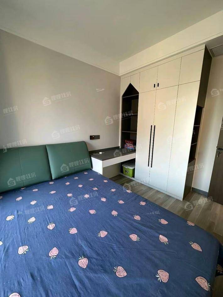 青海一品3室2厅2卫112㎡