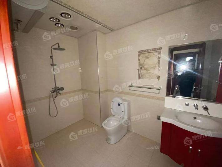 天成郡府东区3室2厅2卫134㎡