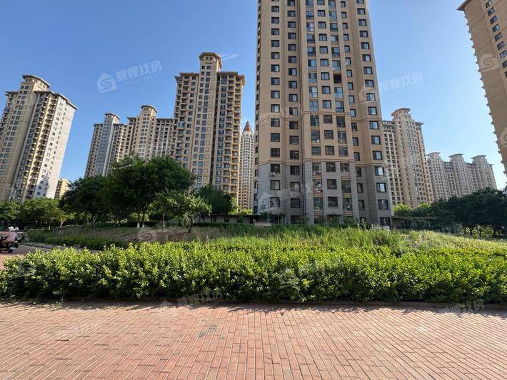 万泰丽景东区3室2厅2卫135㎡