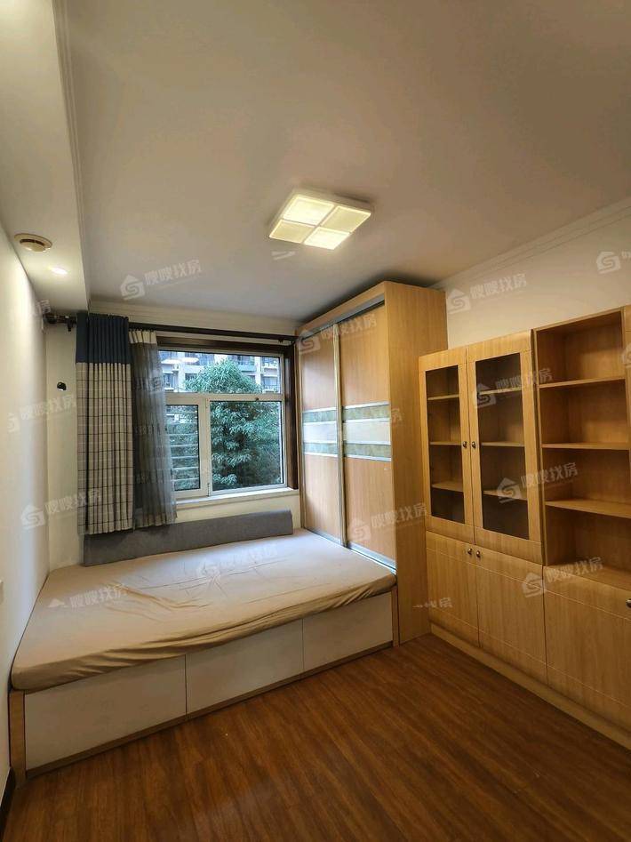凤凰城（C区）3室2厅2卫142㎡