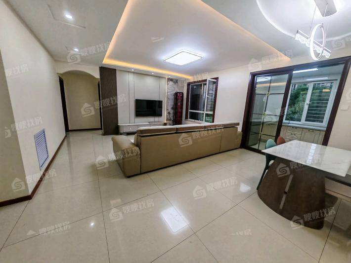万泰丽景东区3室2厅2卫127㎡