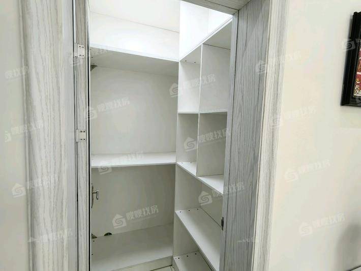 凤凰城（B区）3室2厅1卫85㎡