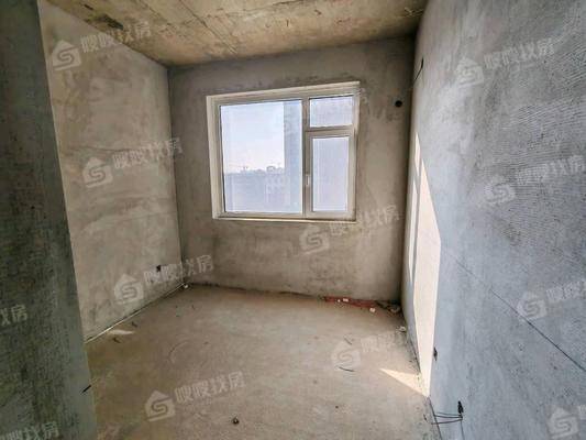 万和园3室2厅2卫136㎡