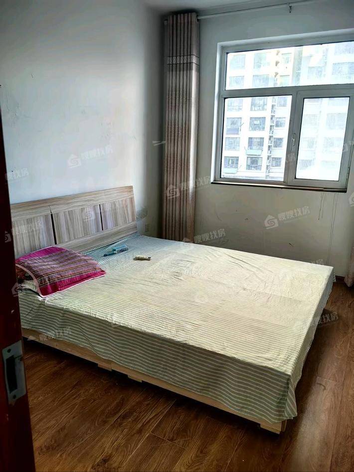 凤凰城（C区）3室2厅2卫138㎡