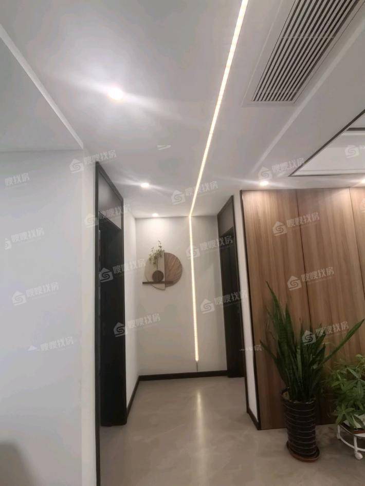 天成名著三期4室2厅2卫137㎡