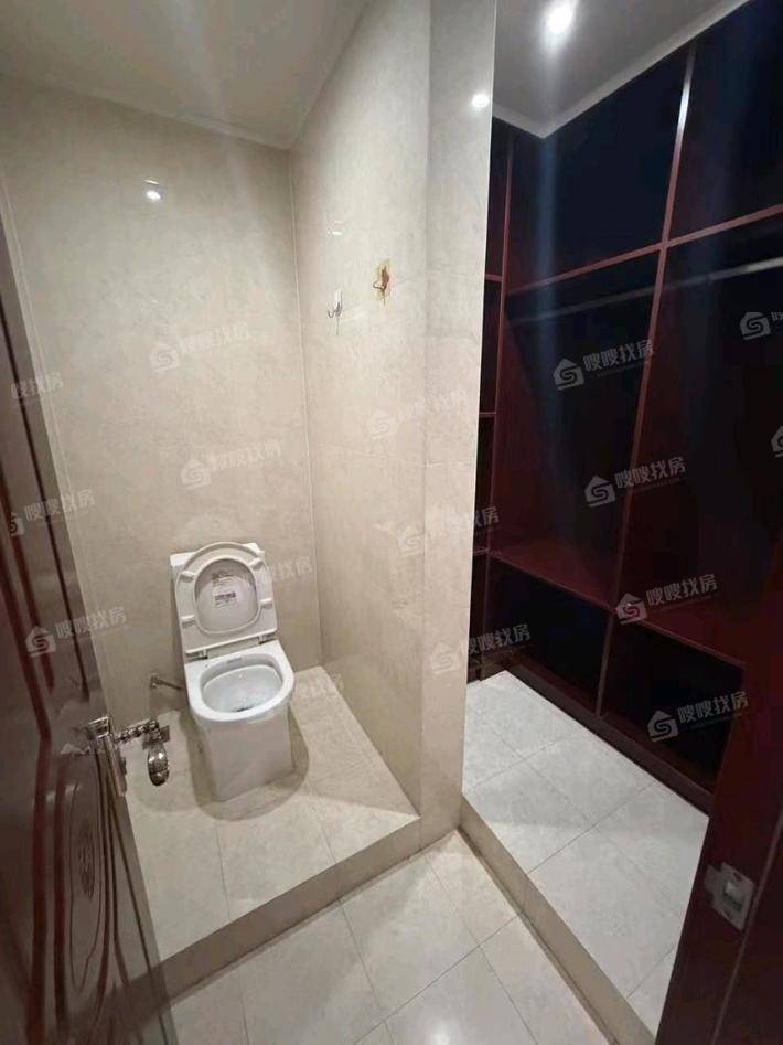 天成郡府东区3室2厅2卫130㎡