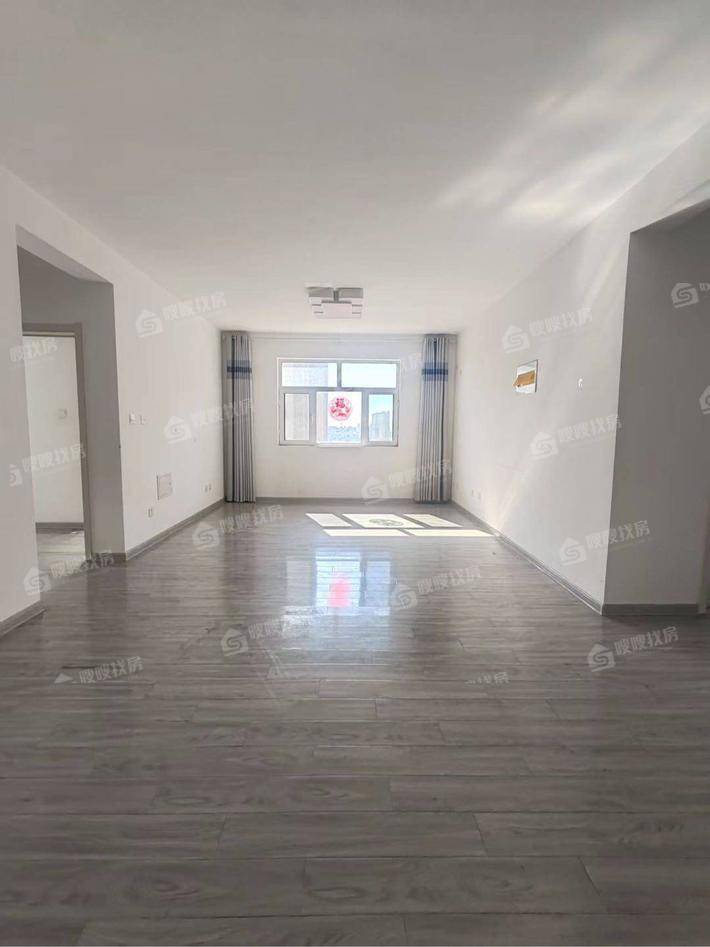 龙岸清华3室2厅2卫124㎡