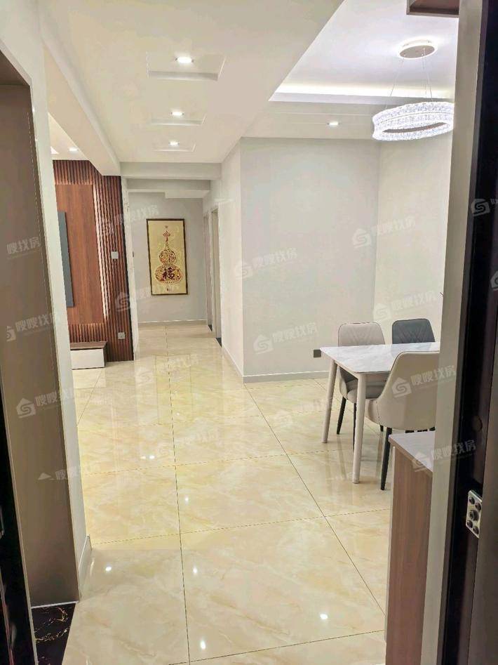 凤凰城（C区）3室2厅2卫135㎡