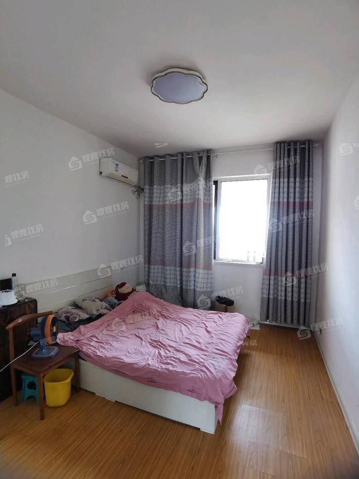 龙岸清华3室2厅2卫130㎡