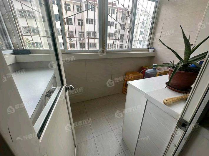 中心家园3室2厅2卫122㎡