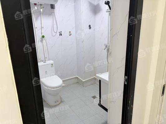 龙岸清华3室2厅2卫137㎡