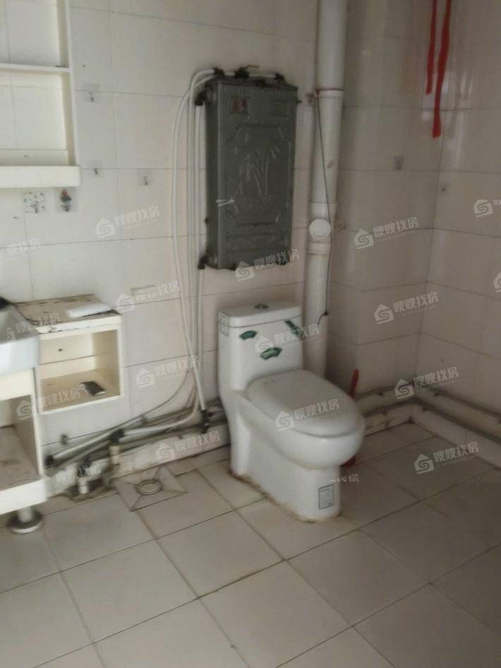 名园小区3室2厅2卫122㎡