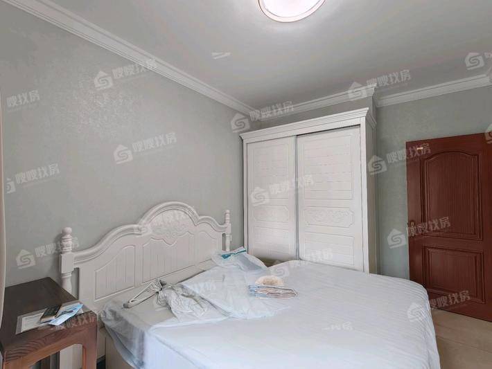 天成名著二期3室2厅2卫125㎡