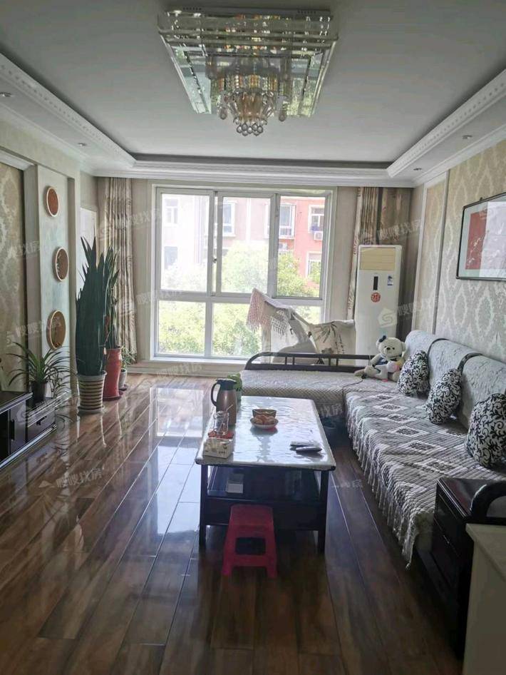 万泰阳光花园3室2厅2卫135㎡