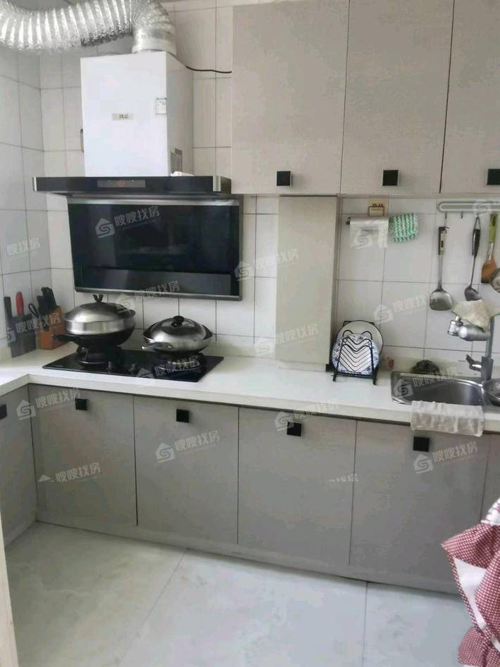 万泰阳光花园3室2厅2卫135㎡