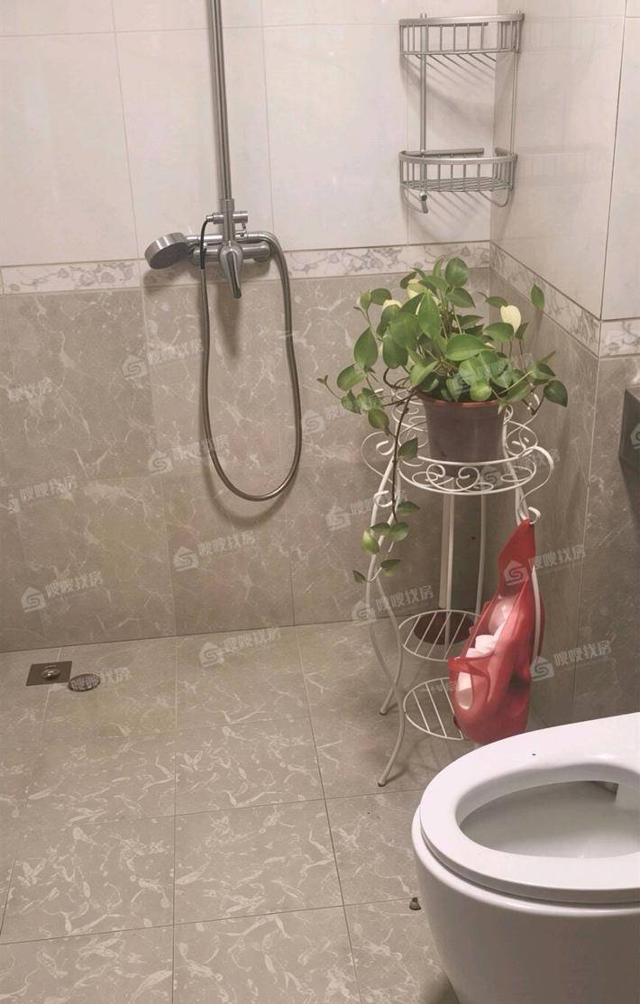 鸿韵嘉苑3室2厅2卫170㎡