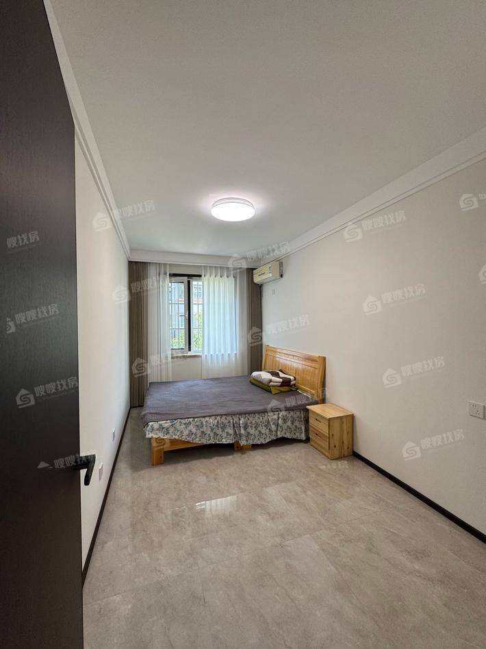 金秋家园3室2厅2卫125㎡