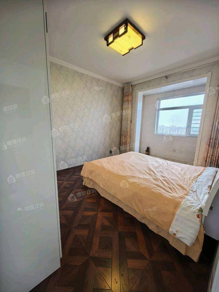 万润绿景园3室2厅2卫131㎡