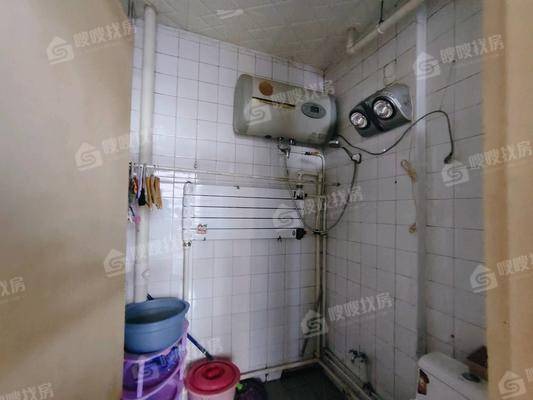县广播局宿舍(县礼堂附近)3室2厅1卫97㎡