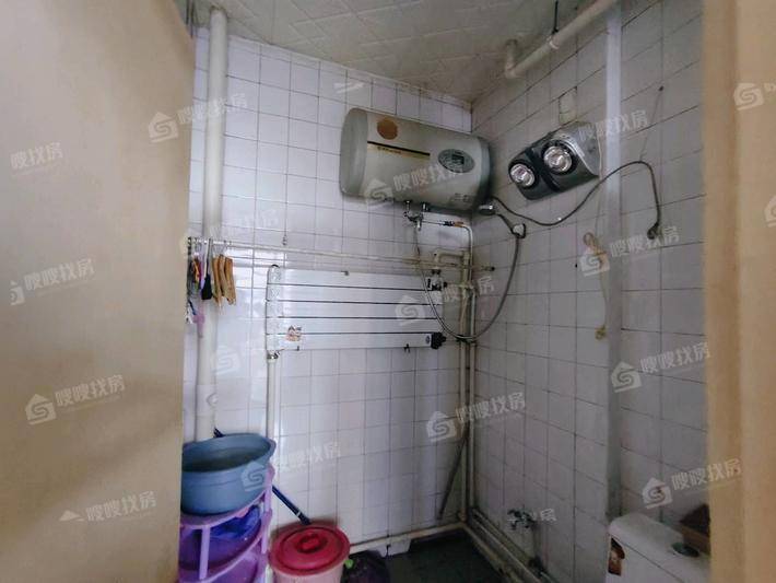 县广播局宿舍(县礼堂附近)3室2厅1卫97㎡