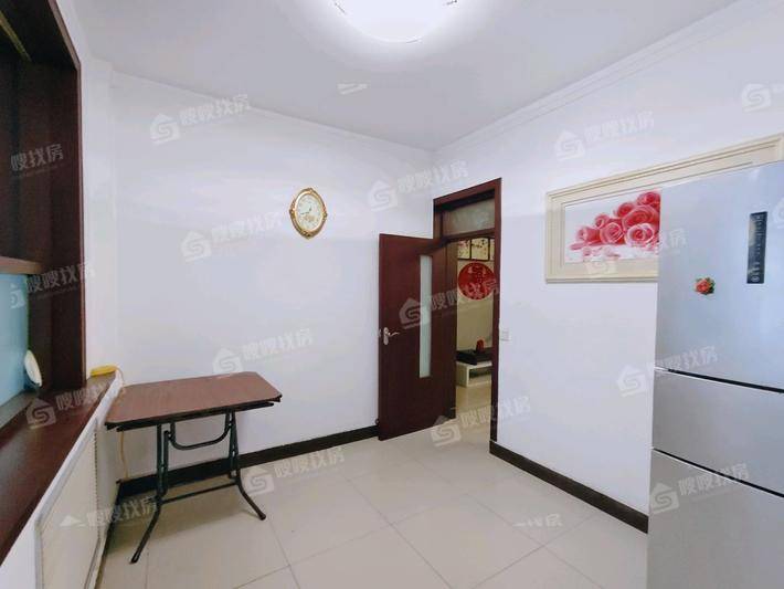 县广播局宿舍(县礼堂附近)3室2厅1卫97㎡