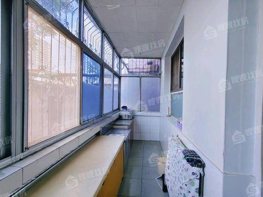 县广播局宿舍(县礼堂附近)3室2厅1卫97㎡