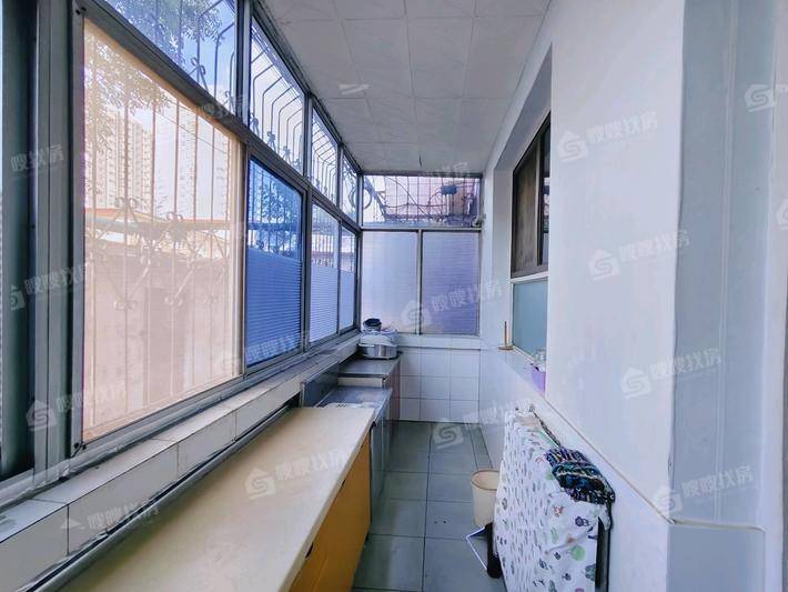 县广播局宿舍(县礼堂附近)3室2厅1卫97㎡