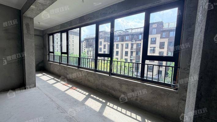 新城玺樾春秋3室2厅2卫150㎡