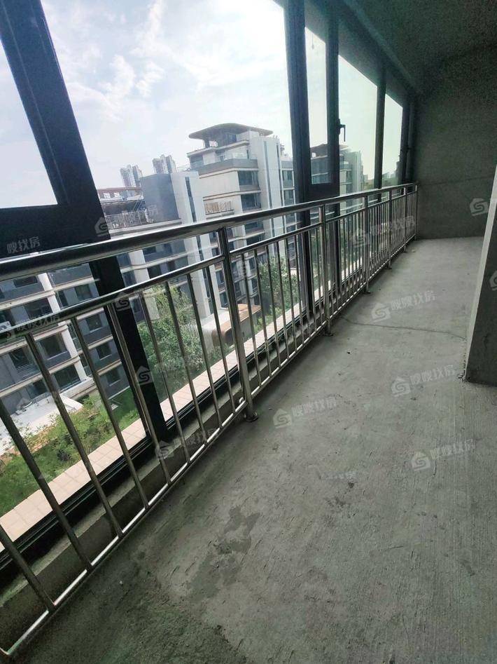 天成澜湾西区3室2厅2卫136㎡