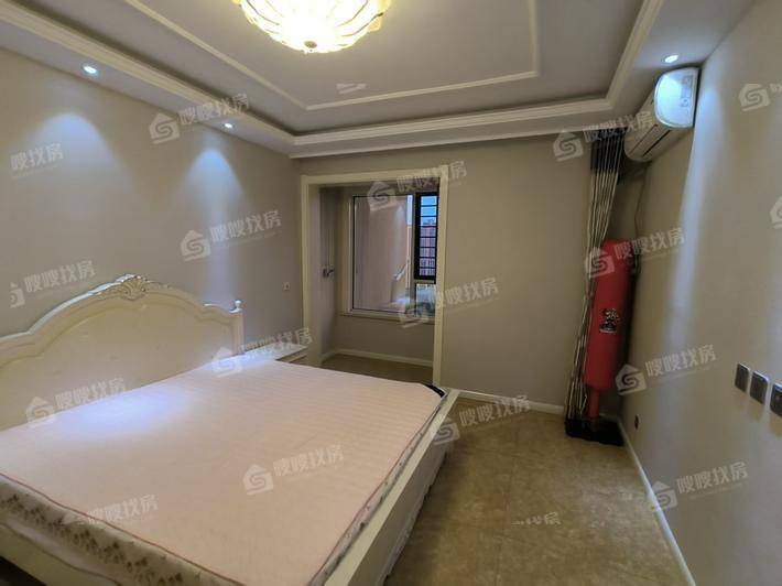 皇家壹里（C区）4室2厅2卫160㎡