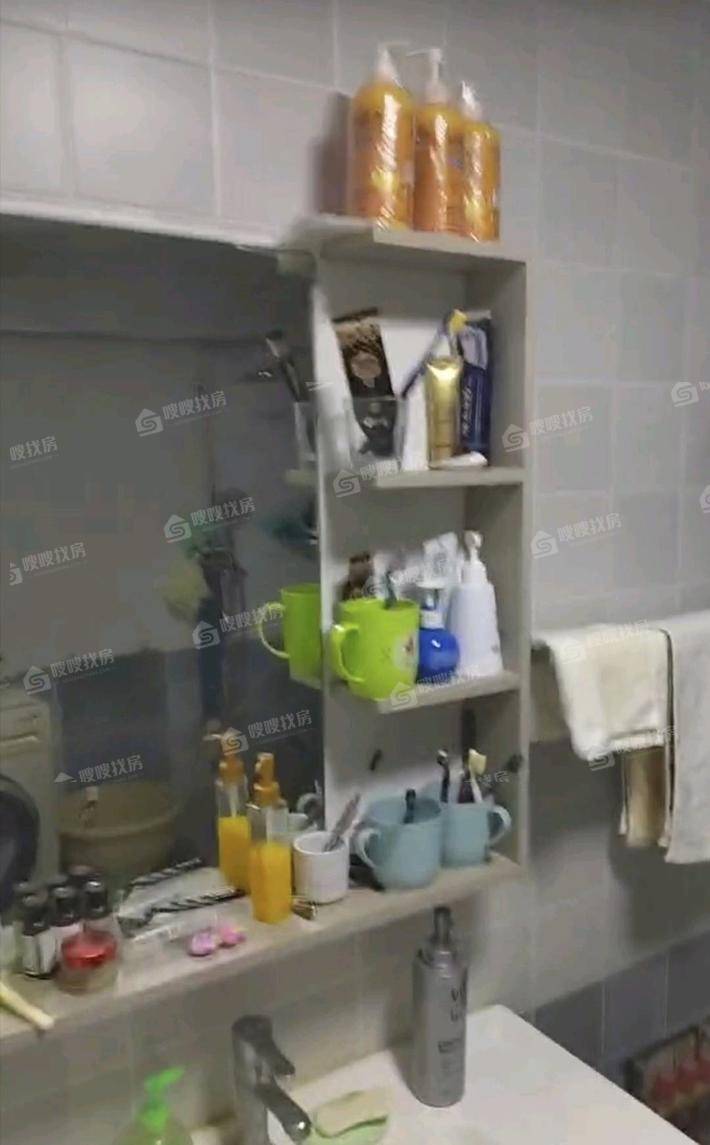 弘仁里3室2厅2卫66㎡