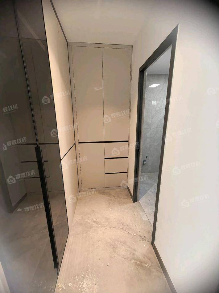 天成名著三期3室2厅2卫136㎡