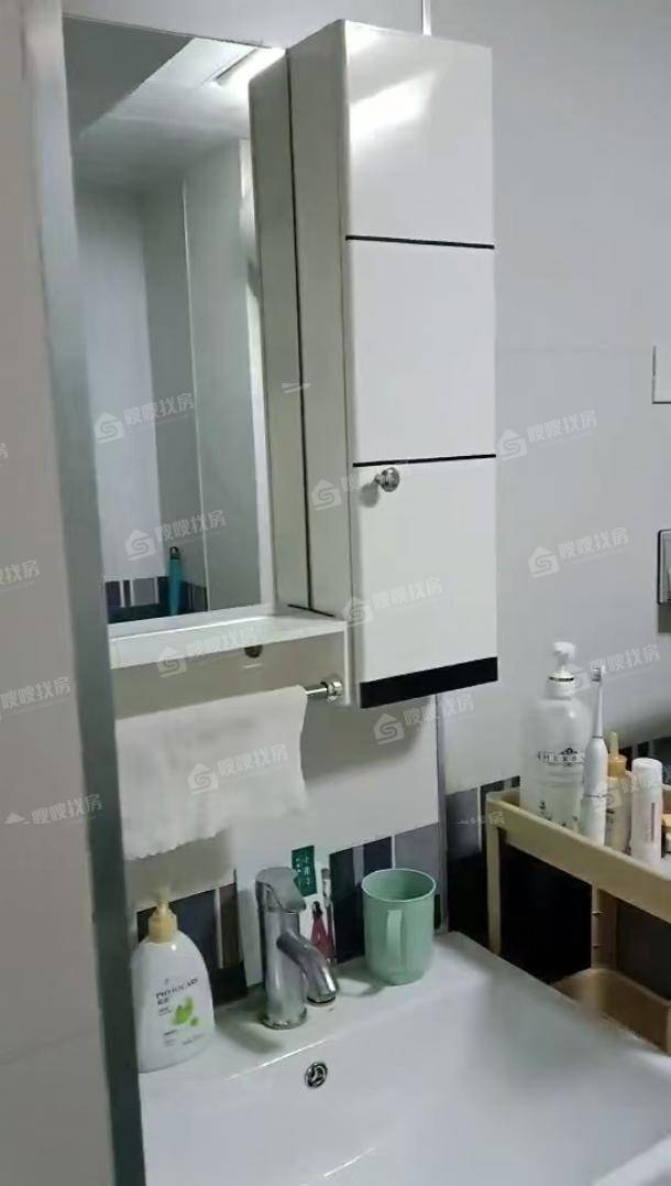 弘仁里3室2厅2卫81㎡