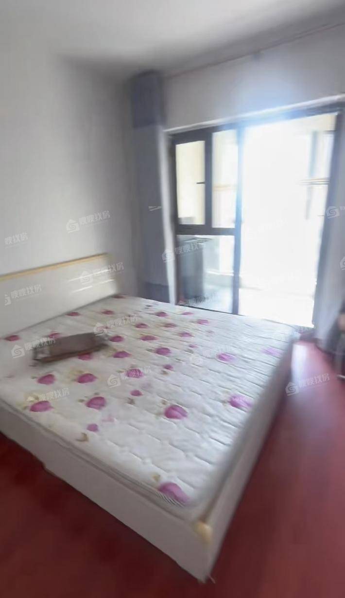 荣盛香堤荣府3室2厅1卫90㎡