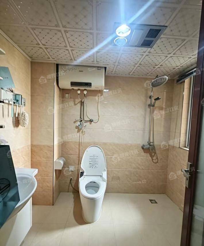 天成郡府西区3室2厅2卫140㎡