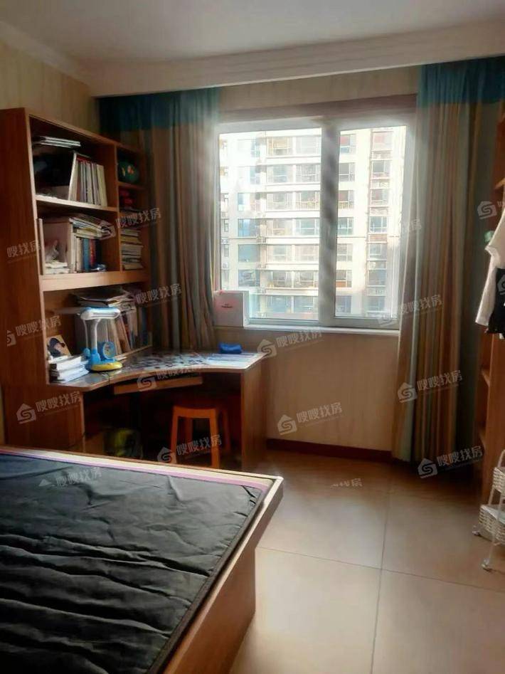 天成郡府东区3室1厅1卫142㎡